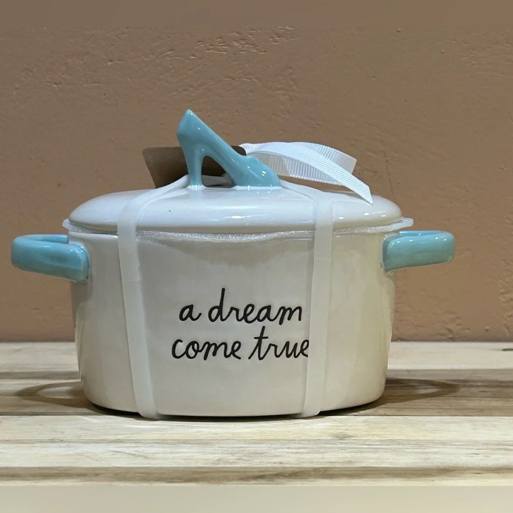 NWTS RAE DUNN DISNEY PRINCESS COLLECTION CINDERELLA CERAMIC BAKING DISH.
